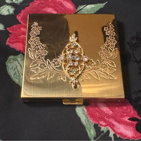 Vintage Voluptè Mirror Compact - Picture 5 of 13